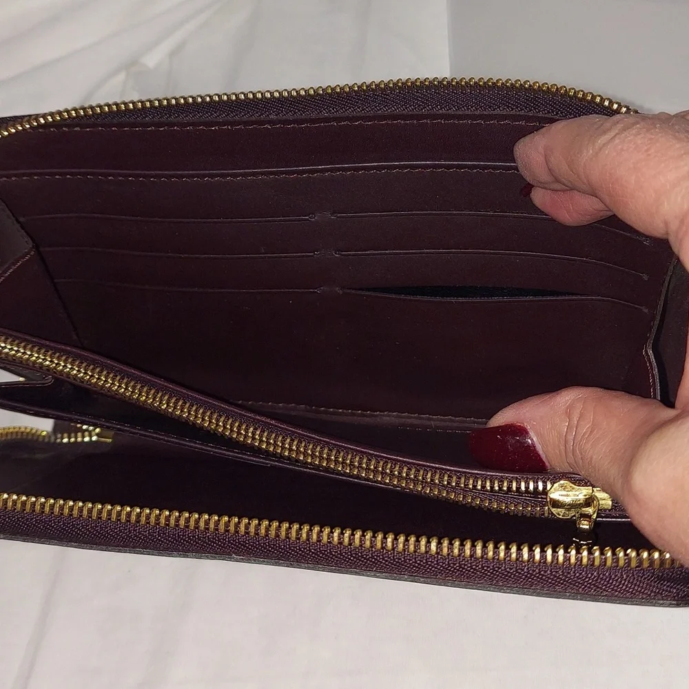 Authentic Louis Vuitton Amarante Vernis Zippy Wallet Organizer